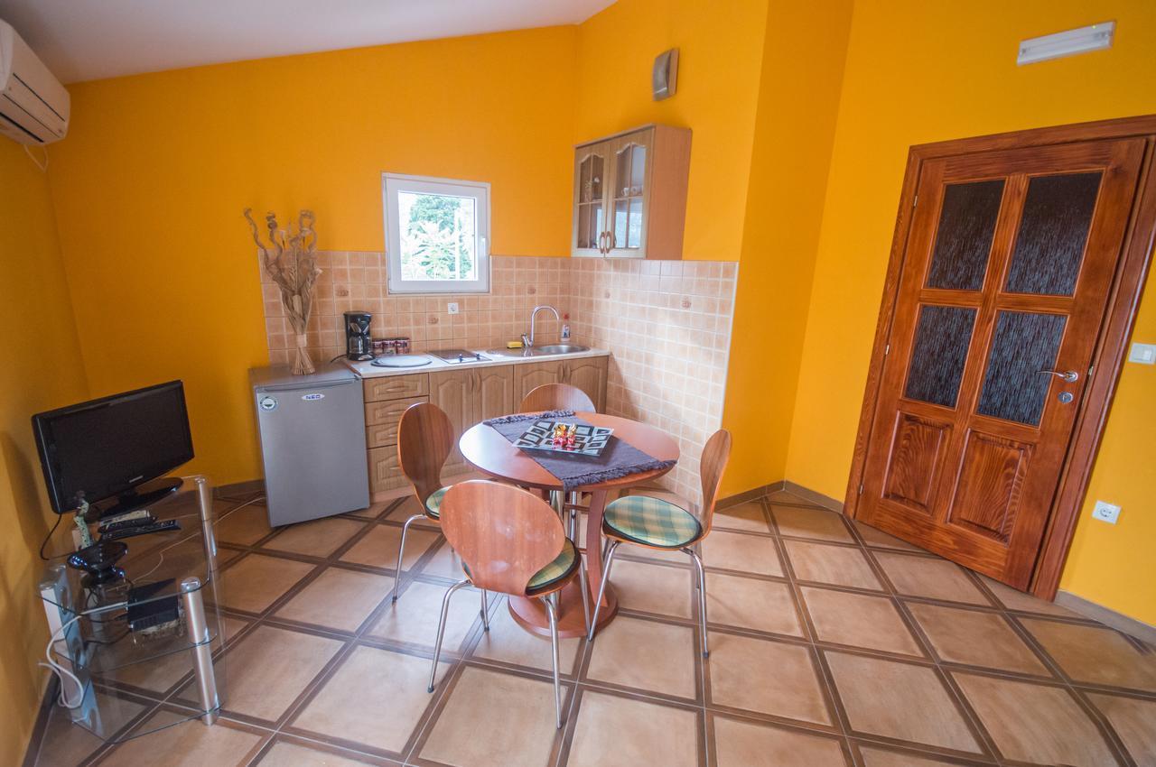 Apartments Cukovic Risan Bagian luar foto