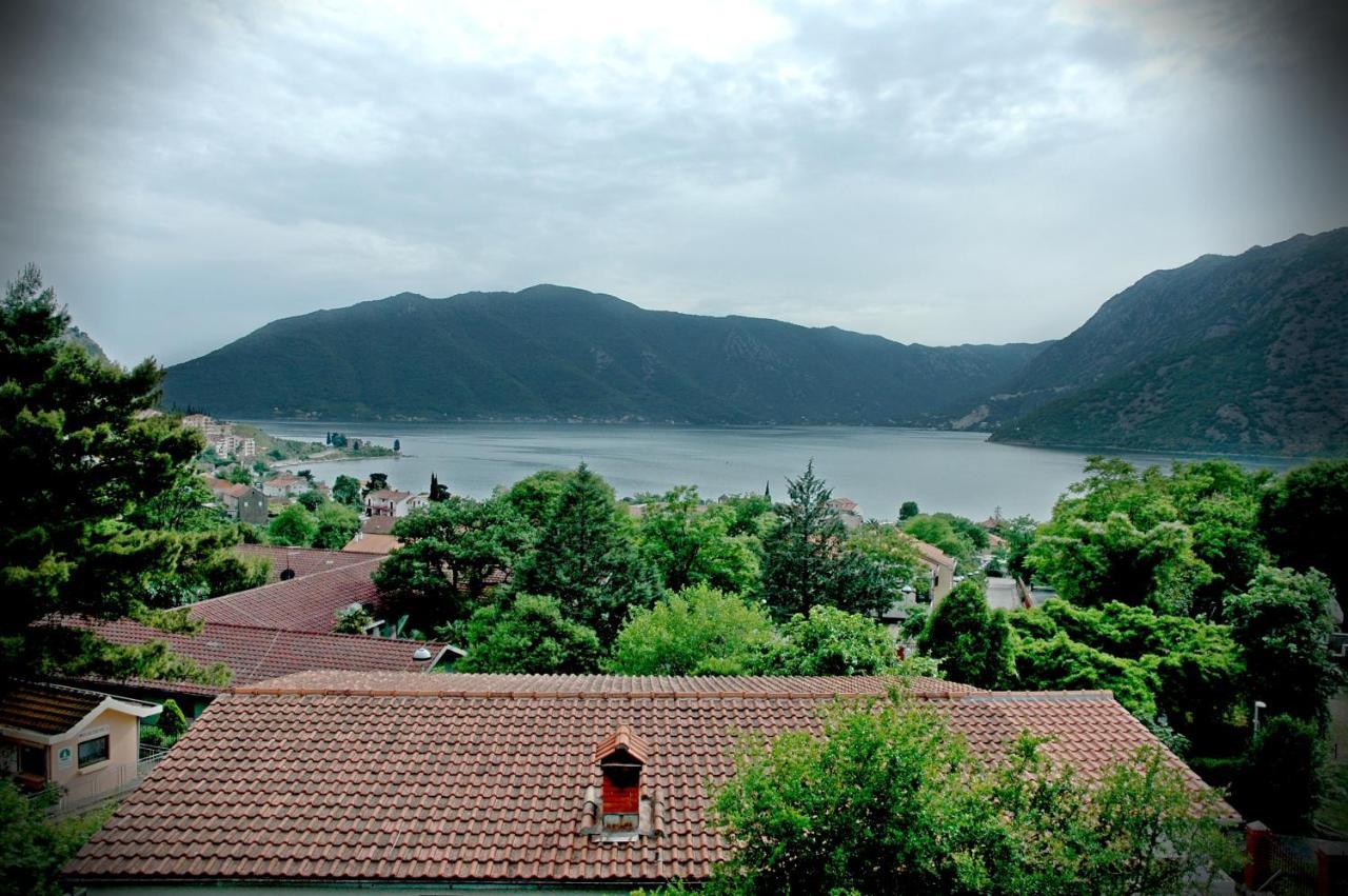 Apartments Cukovic Risan Bagian luar foto